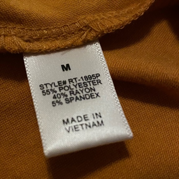 Like new Gold flowy tshirt - Picture 4 of 4